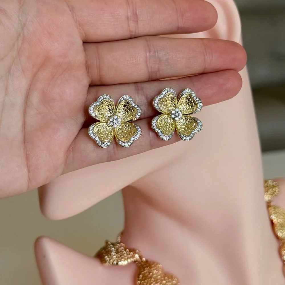 High Quality Gold Four-Leaf Flower Stud Earrings with Zirconia